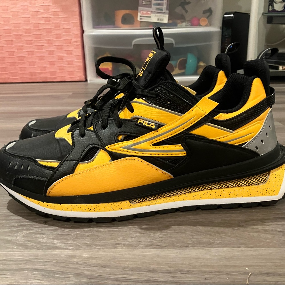 Fila Men's Bold Black and Yellow Sneakers